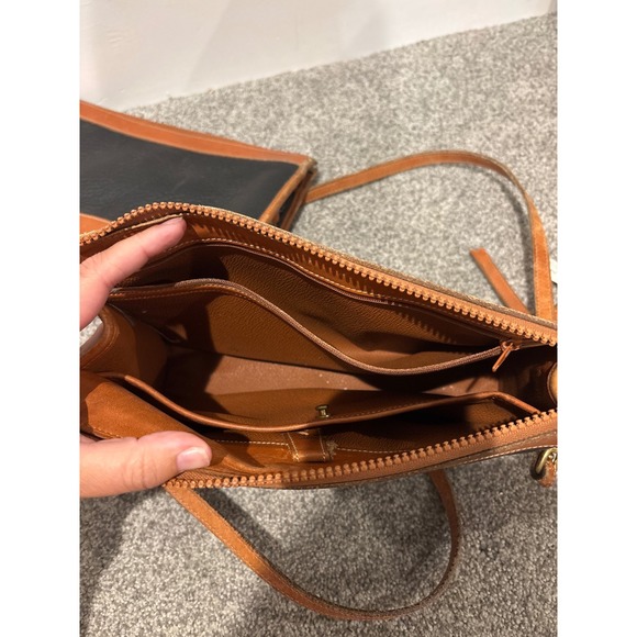 2 Vintage Dooney and Bourke TLC bags - Picture 7 of 7